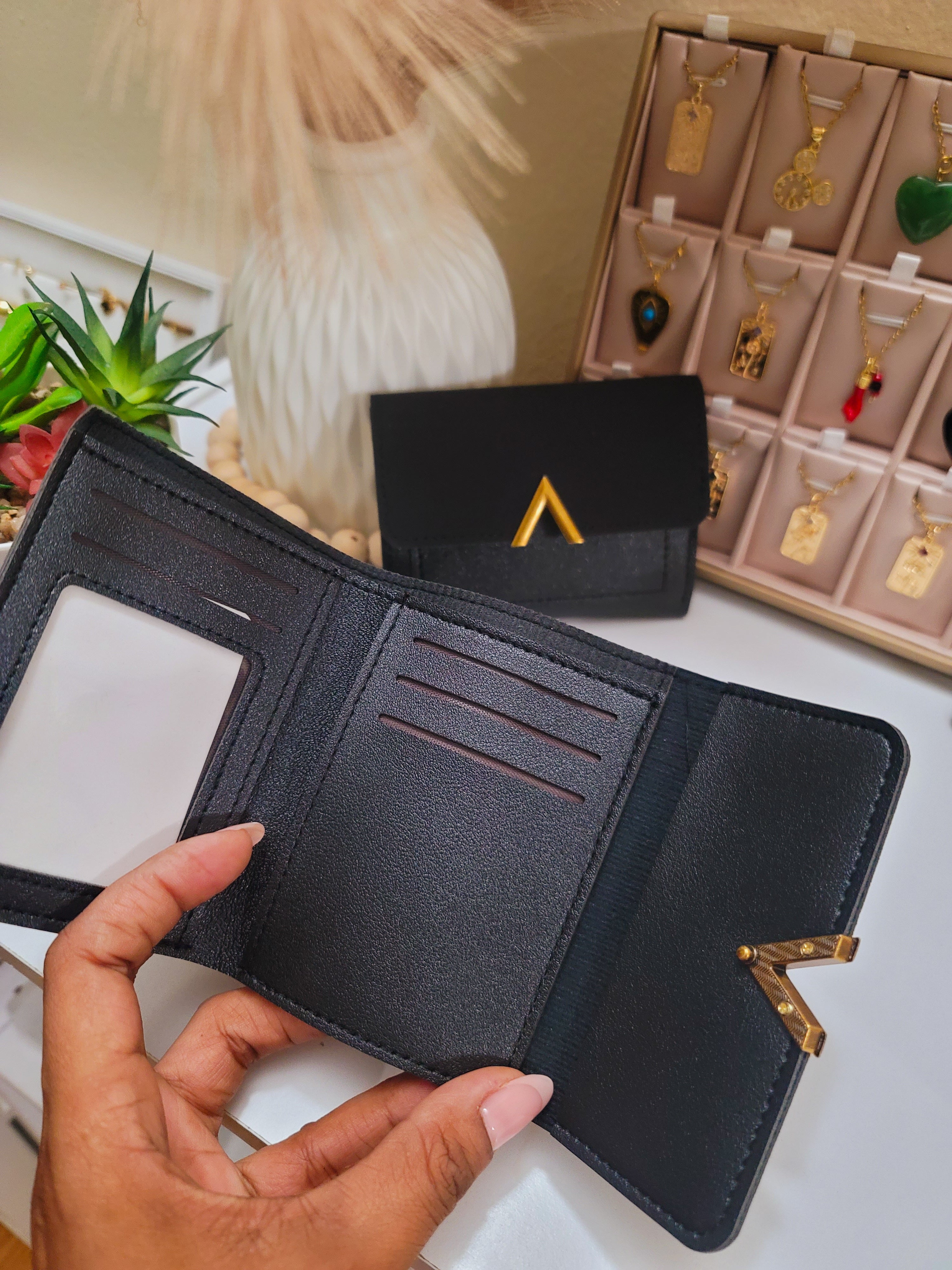 V Wallet