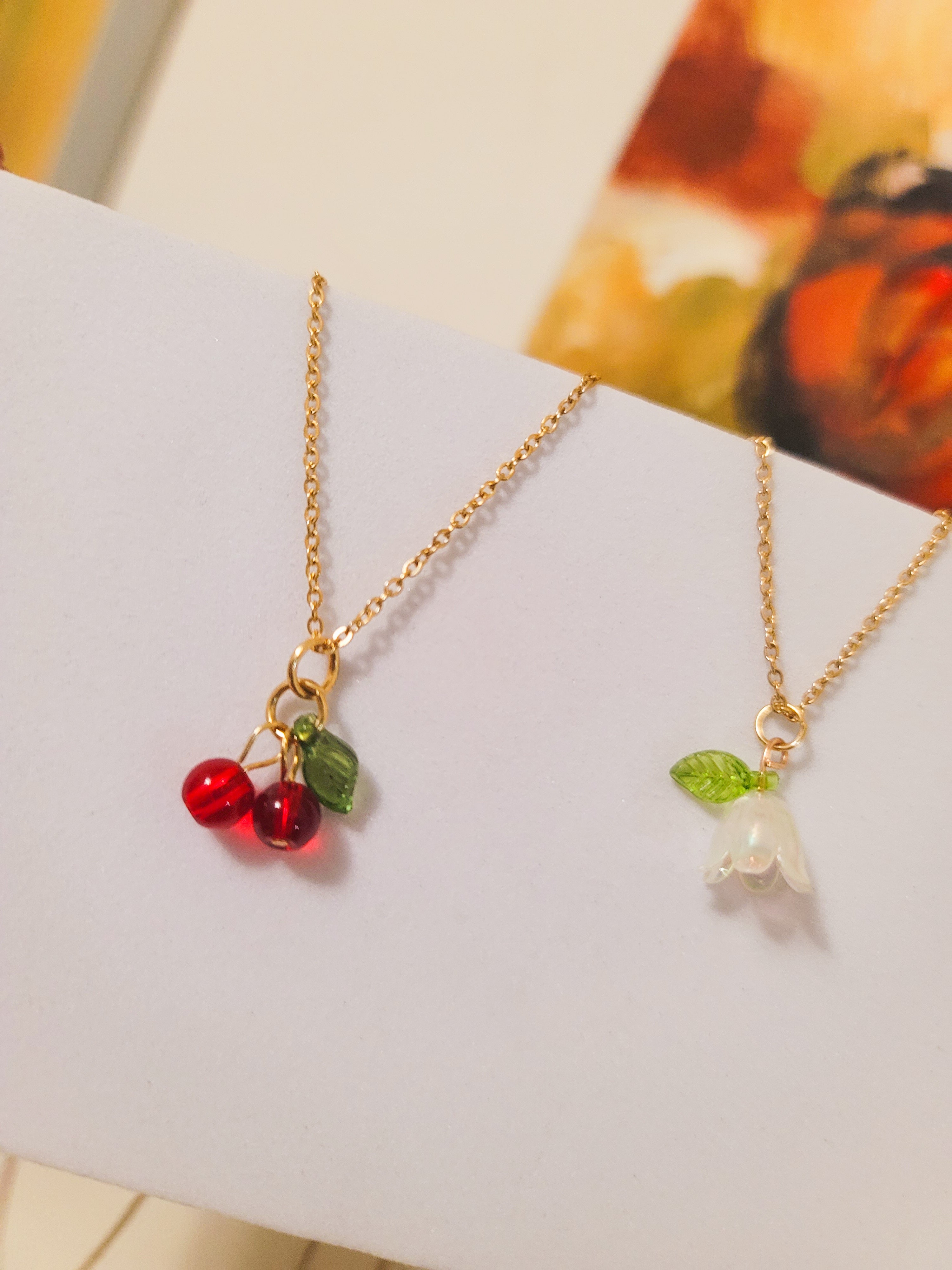 Cherry and tulipán necklace