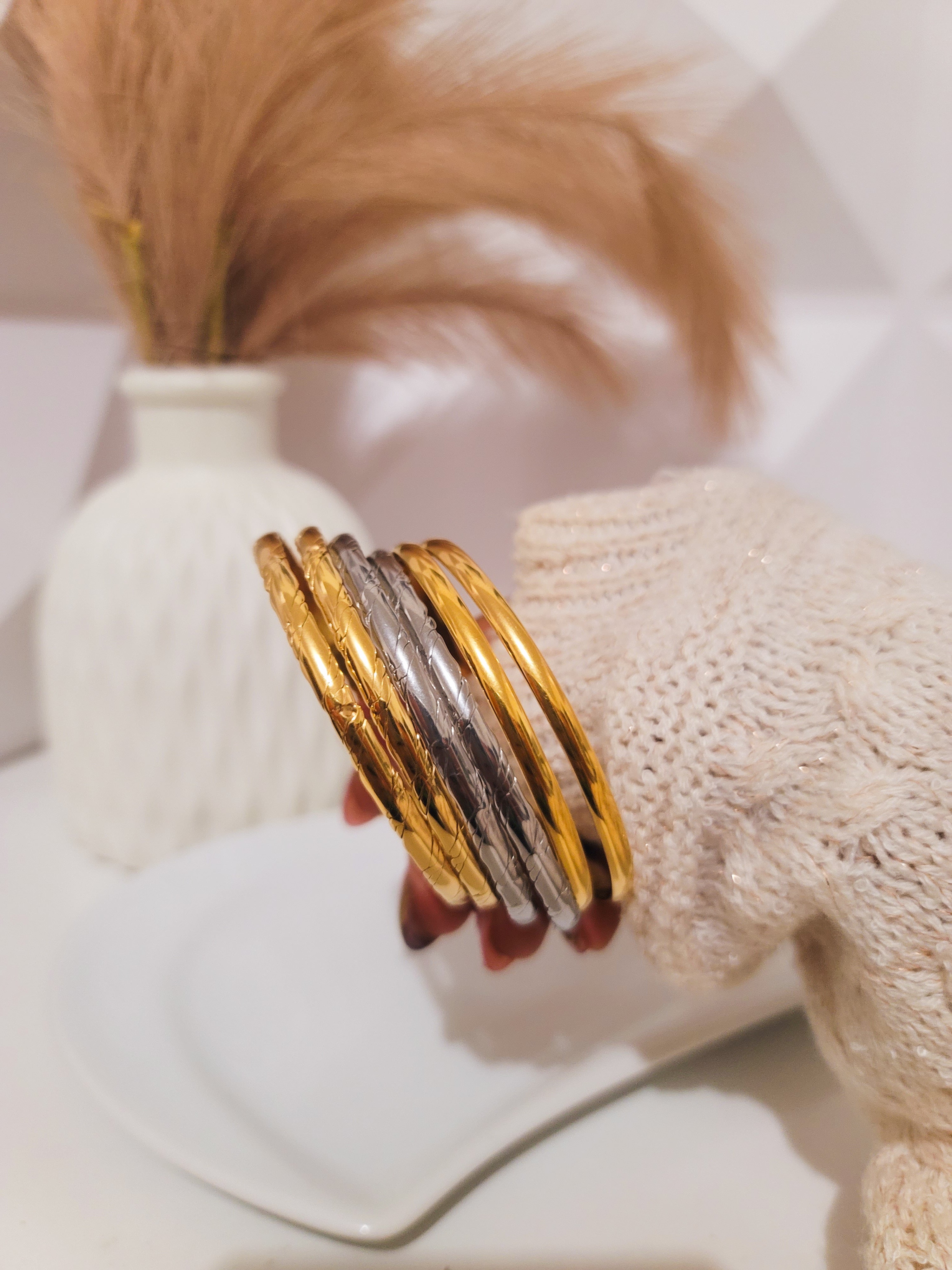 Trendy bangle