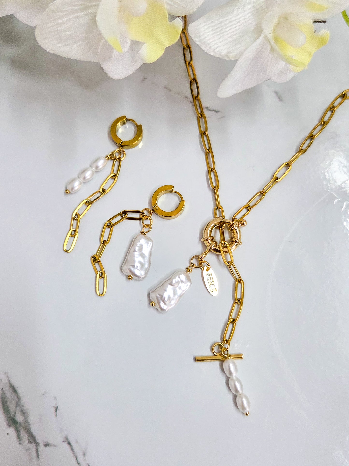 Elegant set lariat