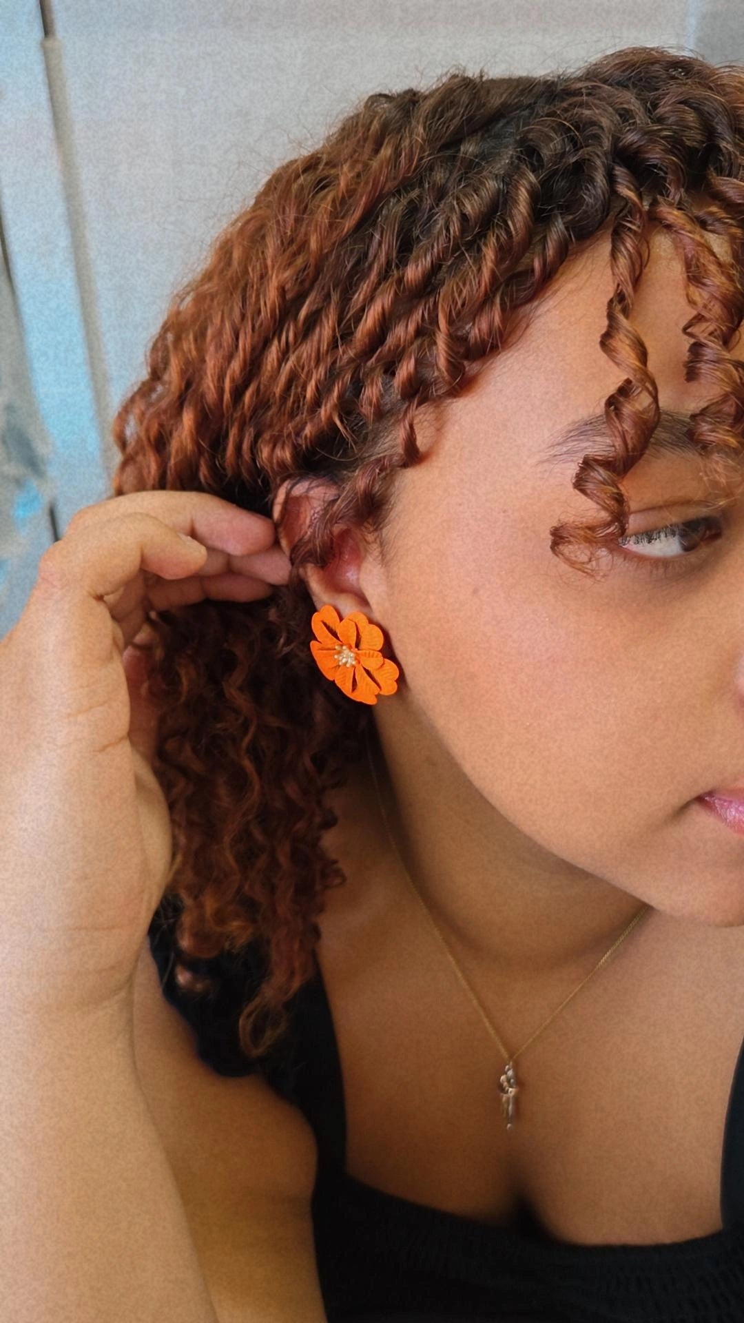 Tropi stud flowers